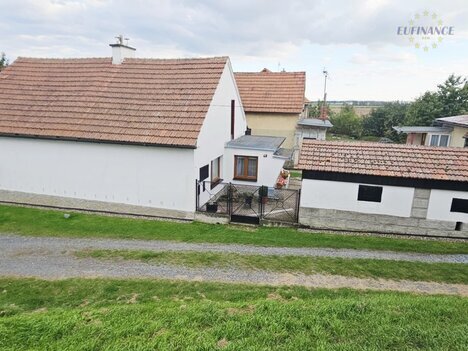 Dlouhodobý pronájem rodinného domu (3 menší rodinné domy) v obci Bukol (Vojkovice)