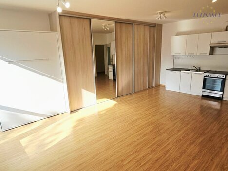 Prodej novostavby bytu 1+kk z roku 2013 v OV s lodžií a parkovacím stáním, 49 m2, Kralupy n. Vlt., Lobeček